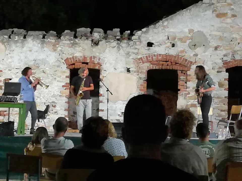 Mουσική βραδιά στις Αποθήκες Μεταλλείων στα Λιμεναρια