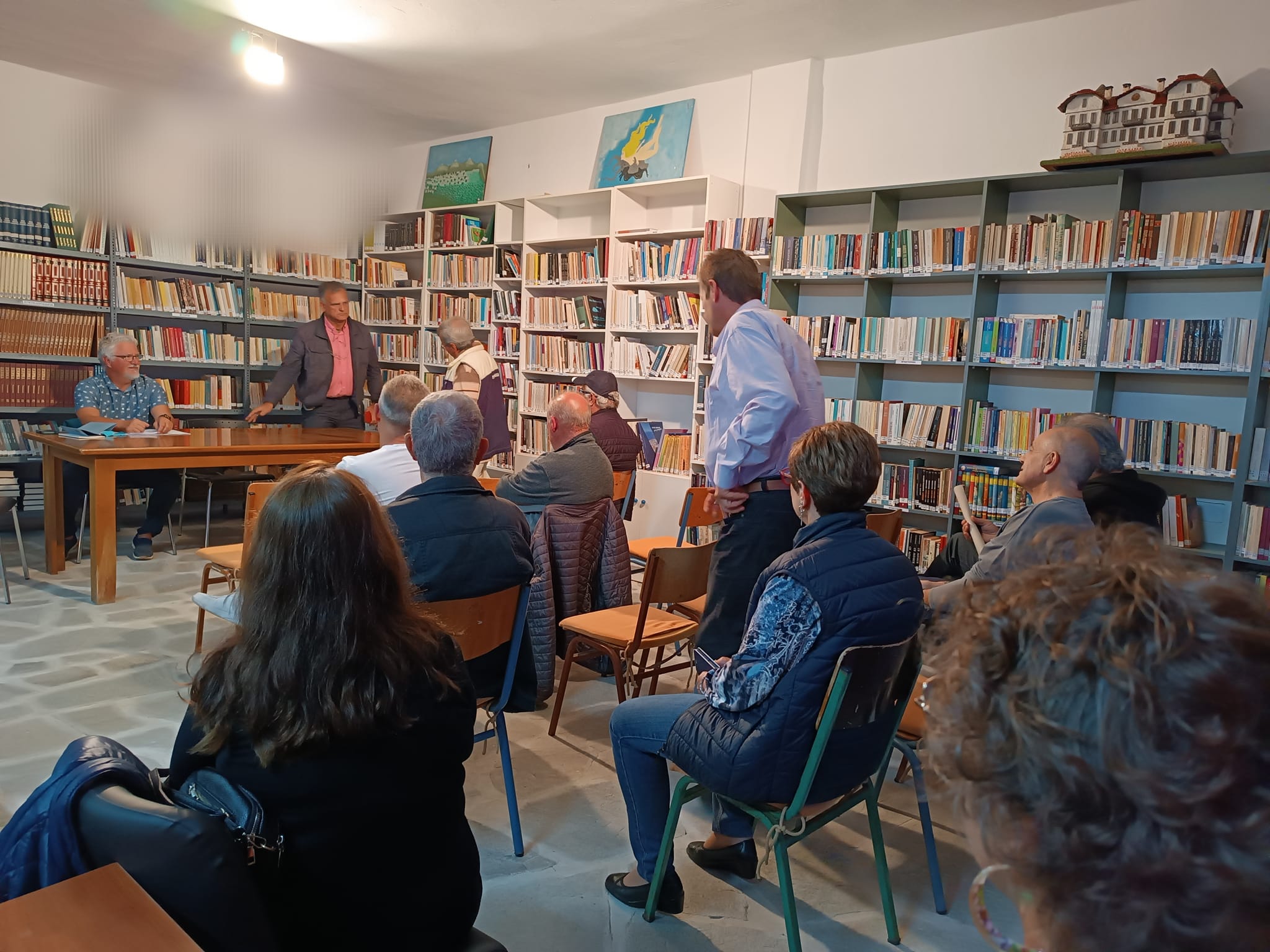 Παρουσιάστηκε το βιβλίο του Γιώργου Παπαθεοδώρου, “Του κόσμου το κουβάρι” στην βιβλιοθήκη του Πολιτιστικού Συλλόγου Λιμεναρίων “Το Κάστρο”.