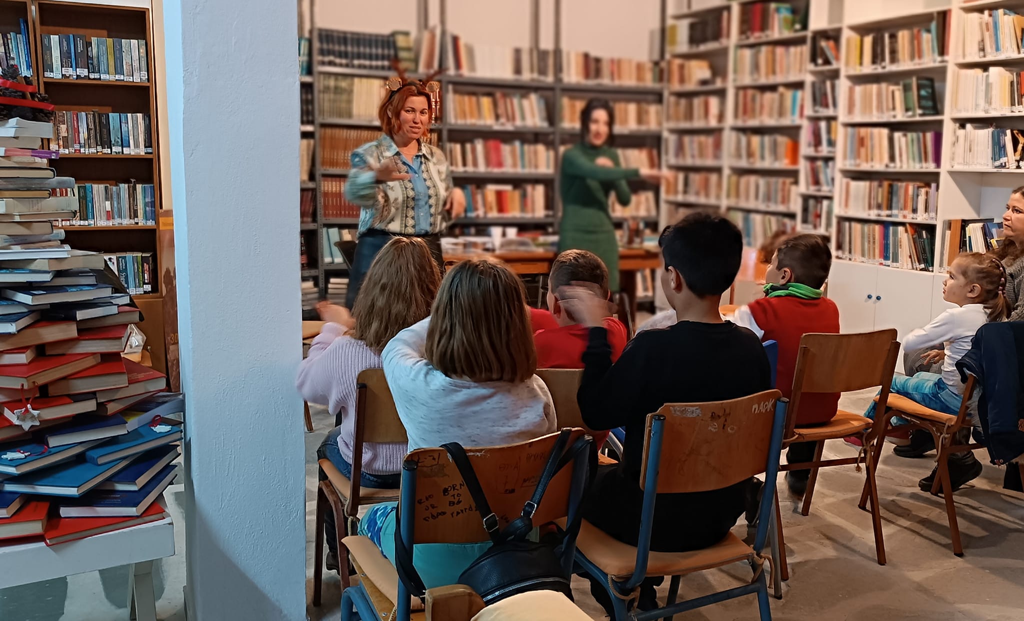 “Η Λαμπρίνα και το λευκό μπαστούνι ” της Θεοδώρας Παπαζιάκα ήταν το παιδικό βιβλίο που παρουσιάστηκε στις 22/12/2023 στην βιβλιοθήκη του Πολιτιστικού Συλλόγου Λιμεναρίων “Το Κάστρο”.